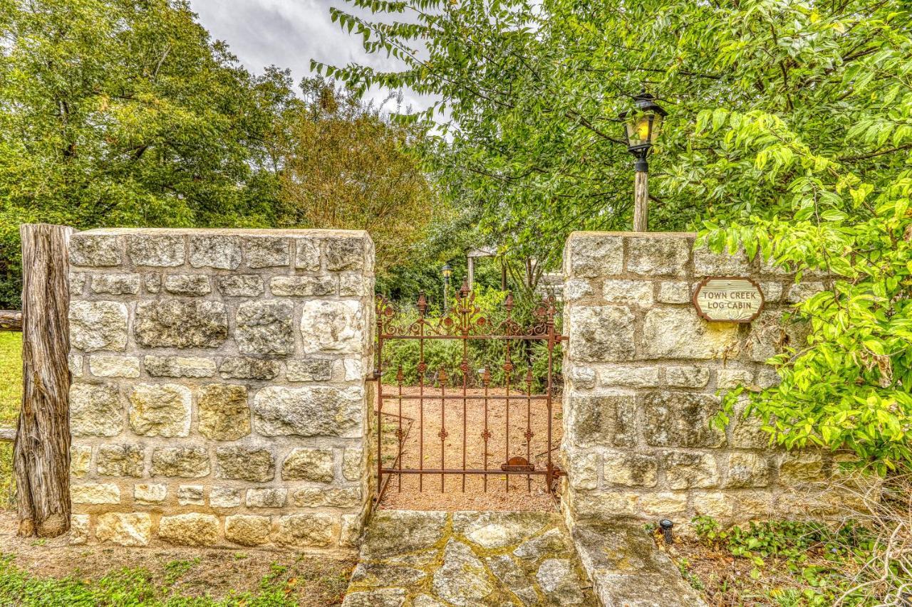 Town Creek Log Cabin Fredericksburg Exterior foto